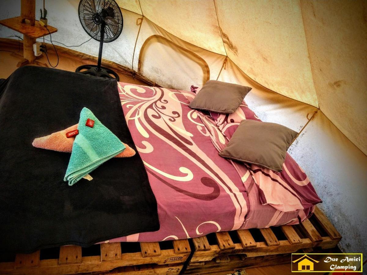 Glamping Due Amici Hotel Palomino Kültér fotó
