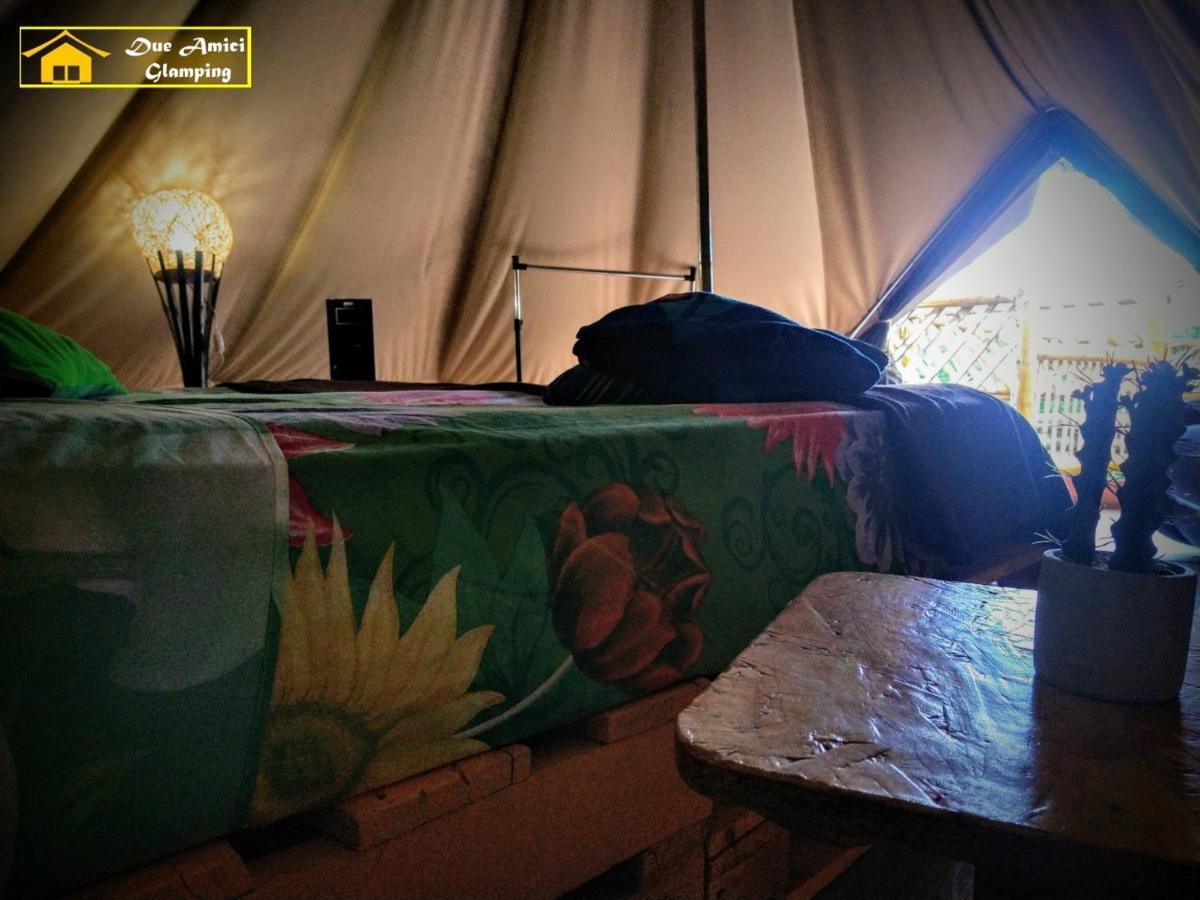 Glamping Due Amici Hotel Palomino Kültér fotó